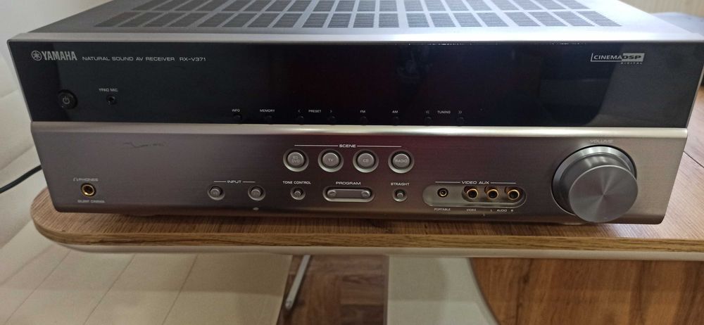 Amplituner YAMAHA RX-V 371 Natural Sound