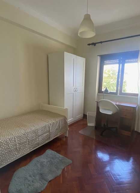 Quarto para Arrendar a Estudante