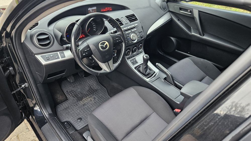 OKAZJA 09r MAZDA 3 1,6 110KM grz szyba i fotele  pali na dotyk ładna