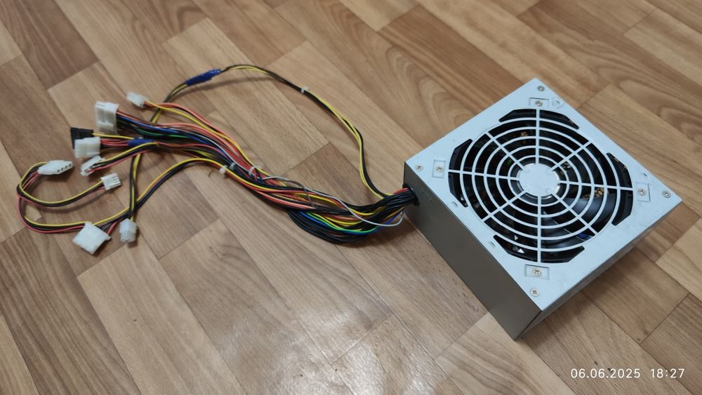 Блок питания до компютера на 400w.
