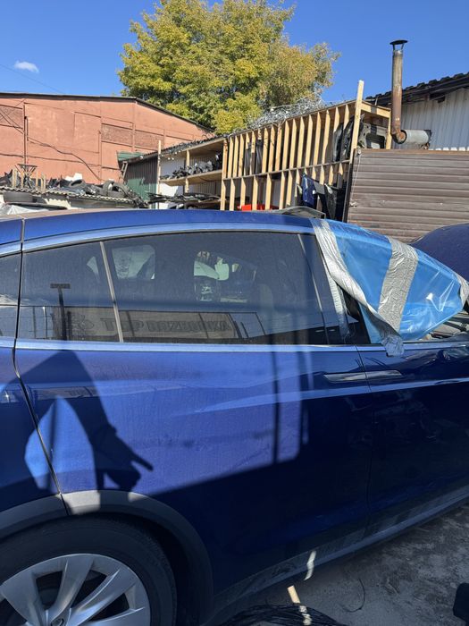 Двері передні праві, задні праві Tesla Model X, розборка тесла X 3 Y