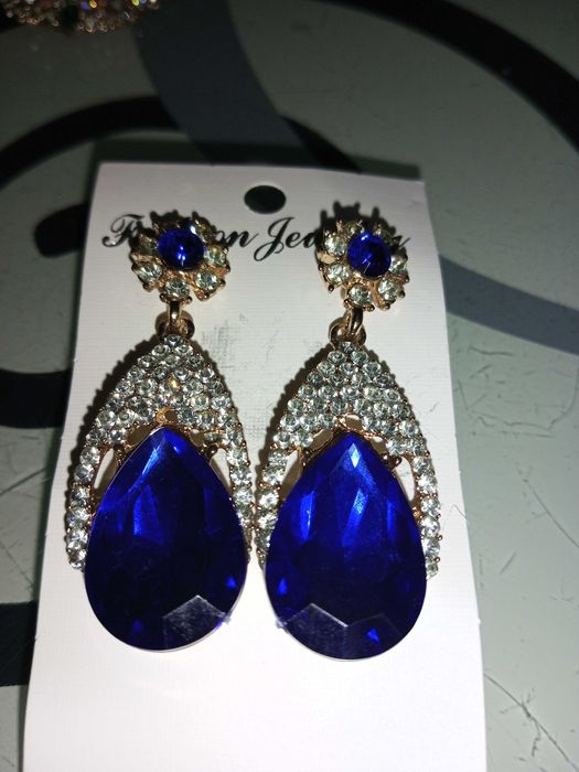 Продам ,різні , довгі сережки.