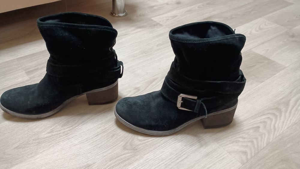 Зимові  сапоги, ботінки,черевики натуральна шкіра 39 розмір.