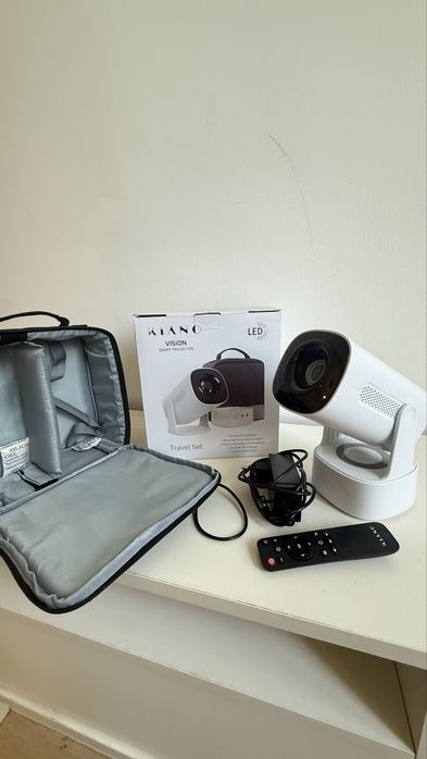 Projektor Kiano Vision Smart Travel Set + etui + pilot | Stan bardzo dobry