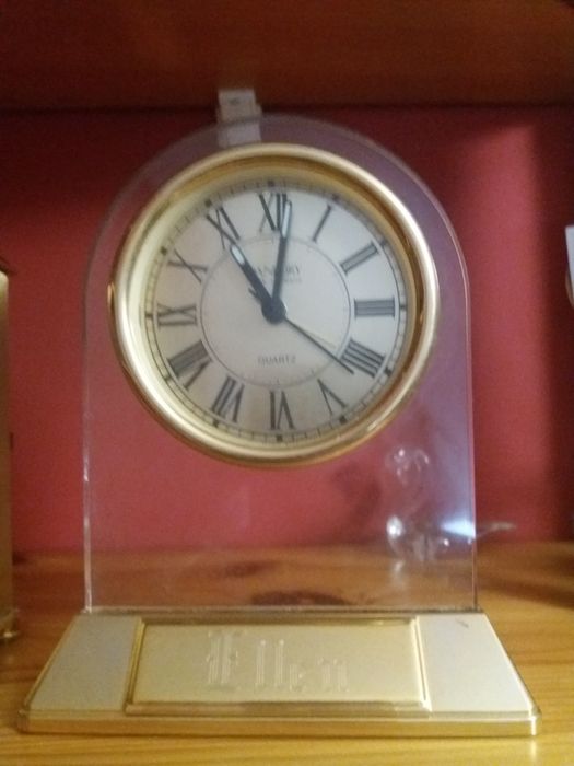 Zegarek złocony stojący