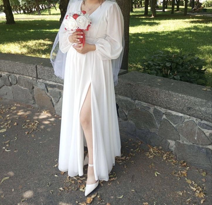 Продаю весільну сукню в гарному стані.