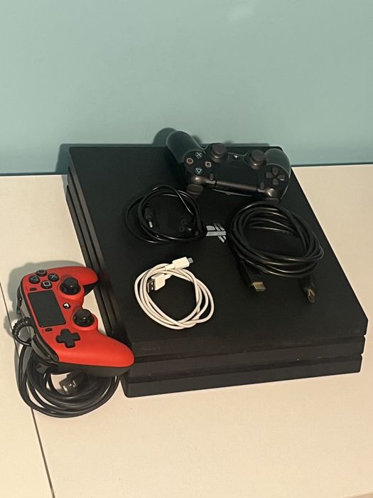 Ps4 Pro em muito bom estado (quase nova)