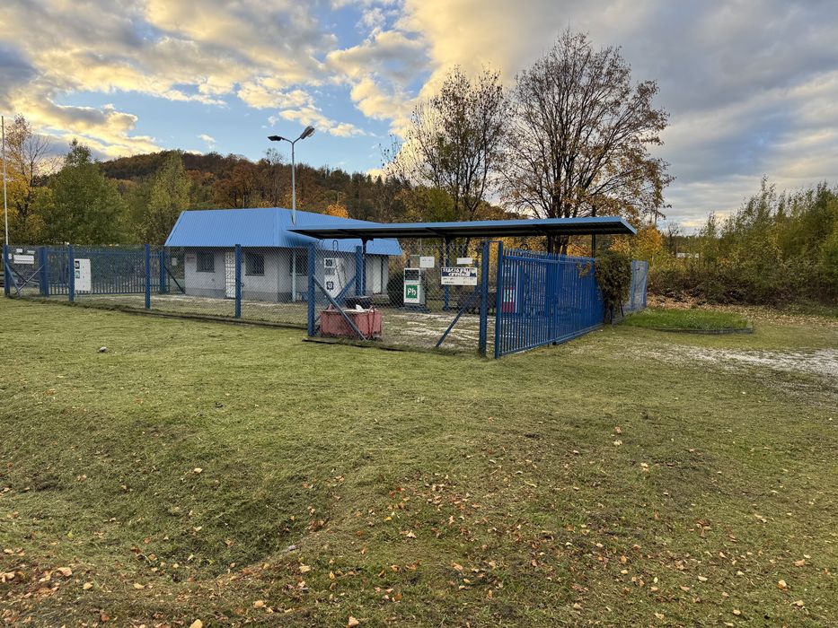 Sprzedam działkę ze stacją paliw .