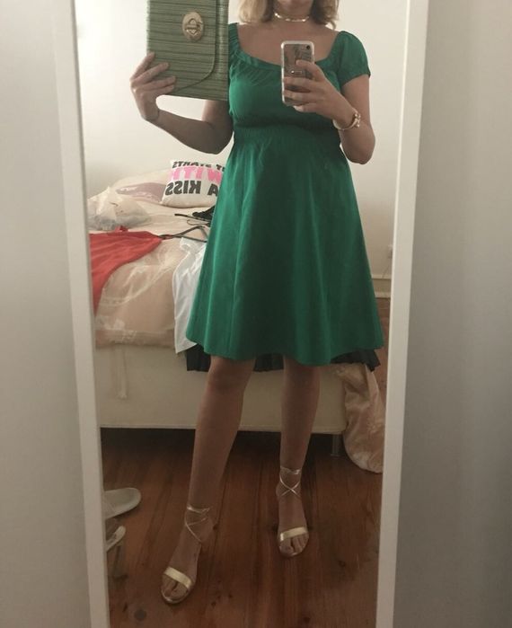 Vestido verde evasé Zara