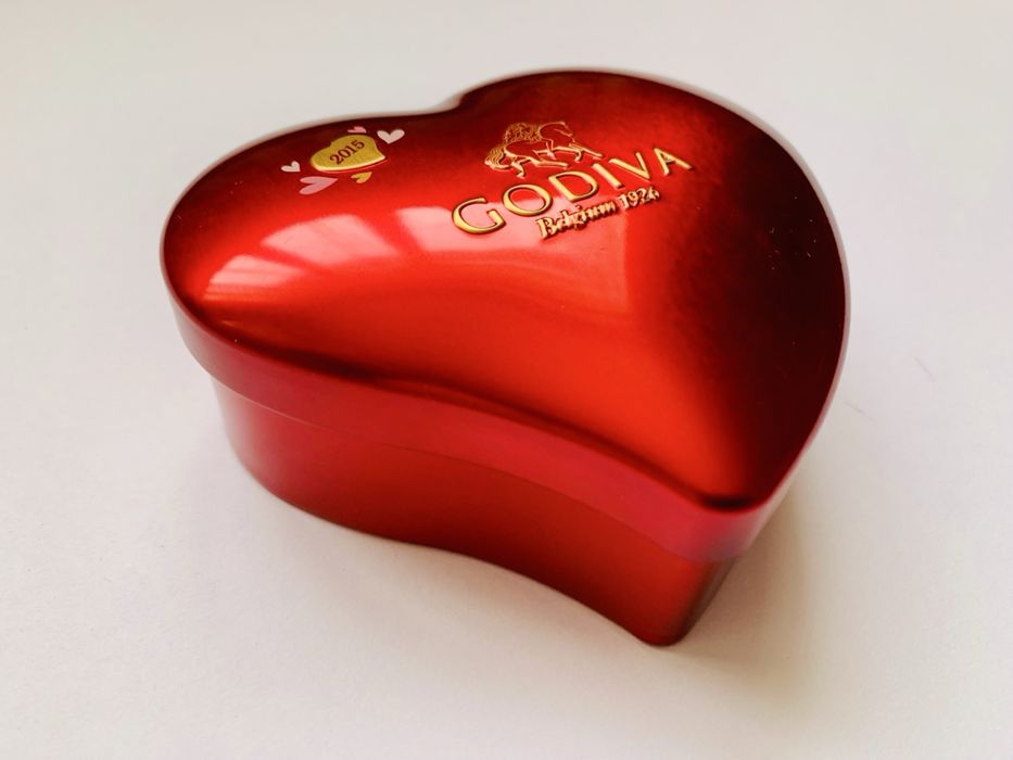 Коробка Godiva 2015 в форме сердца