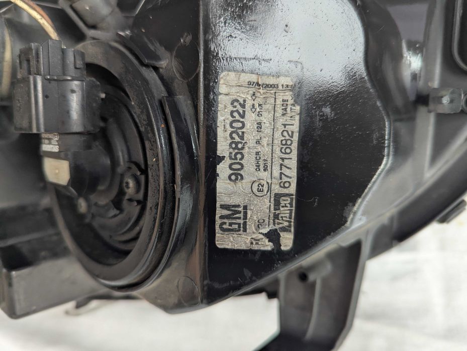Фара передня права Опель Зафіра А Opel Zafira A 90582022, 89100055