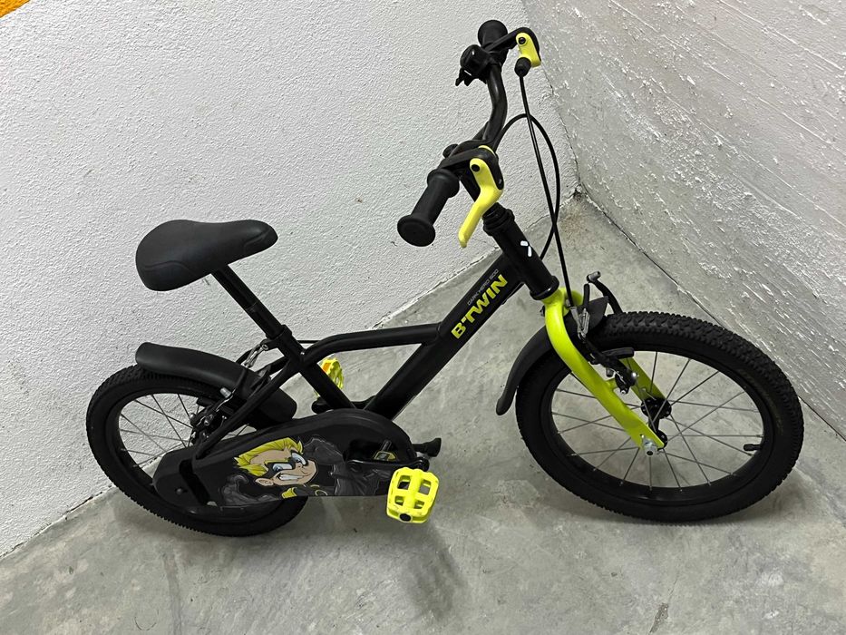 Bicicleta criança preta e amarela roda 16 idade ideal 4 a 6 anos
