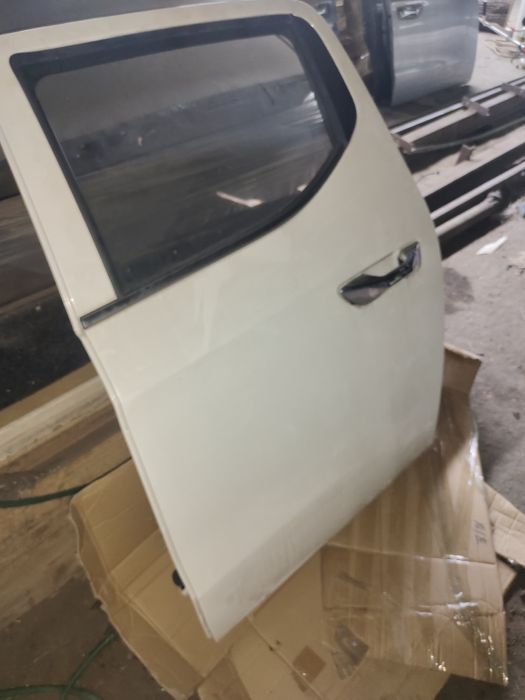 Продам лобове, бокове скло на Peugeot Landtrek