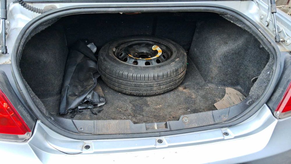 автомобиль fiat linea 1.4 t-jet