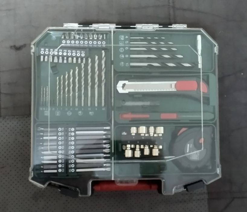 Aparafusadora Parkside 12v caixa ferramentas e baterias