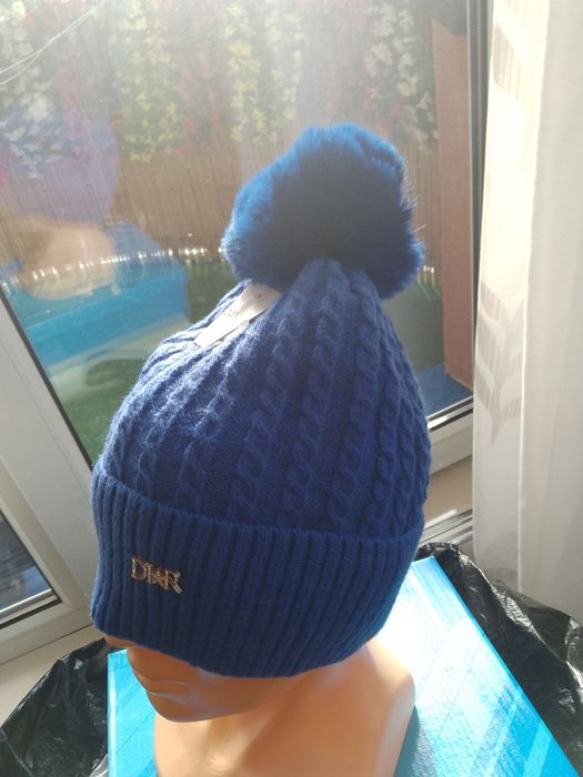 Czapka damska z pomponem