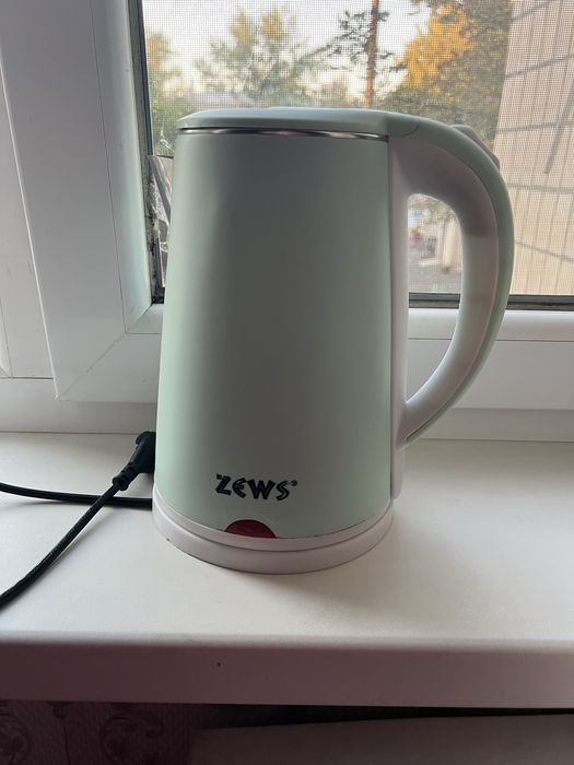 Електро чайник zevs 250 грн