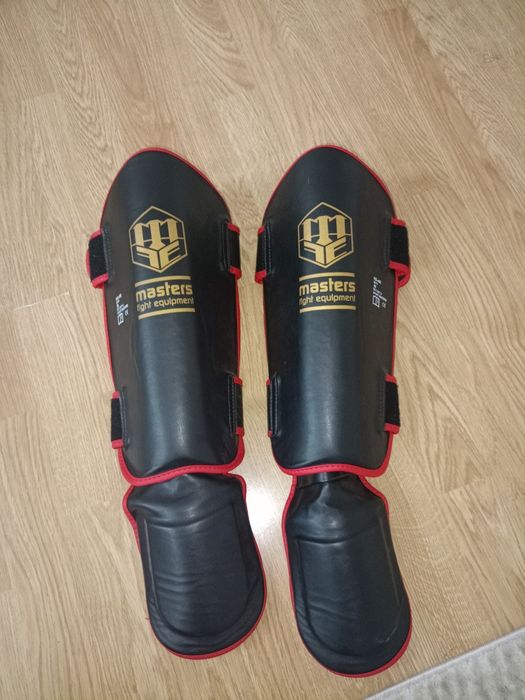 sprzedam bokserskie ochraniacze na piszczele