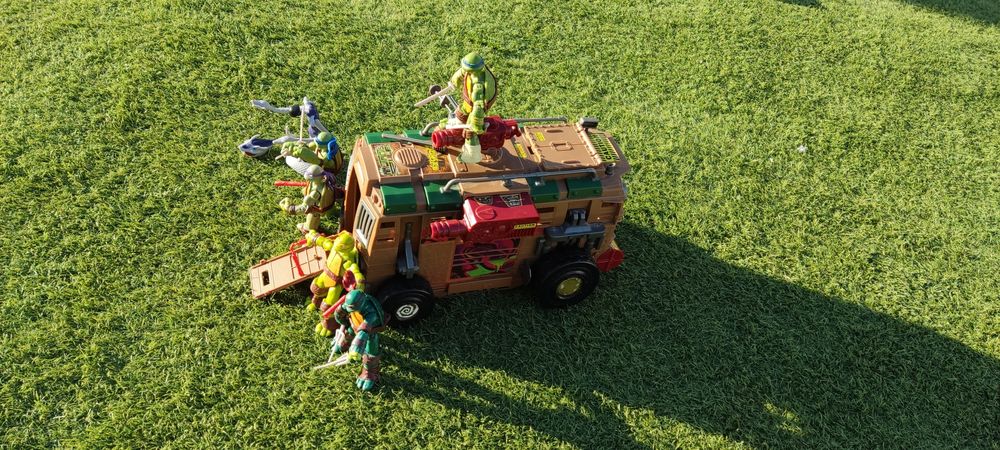 Camião + 5 tartarugas ninja + 1 inimigo