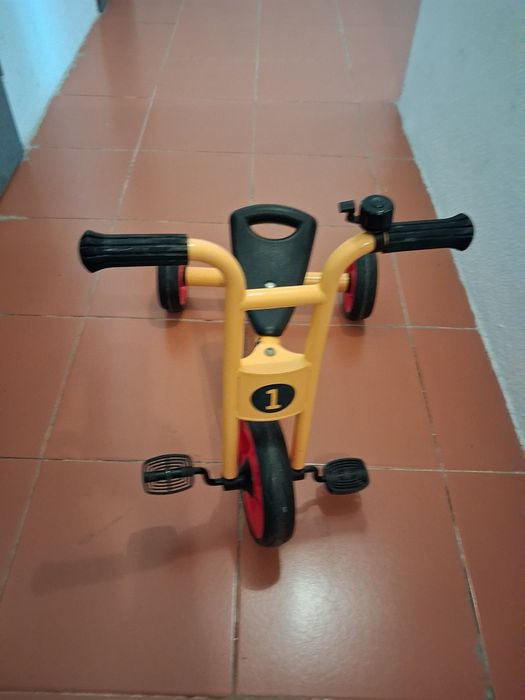 Triciclo praticamente novo