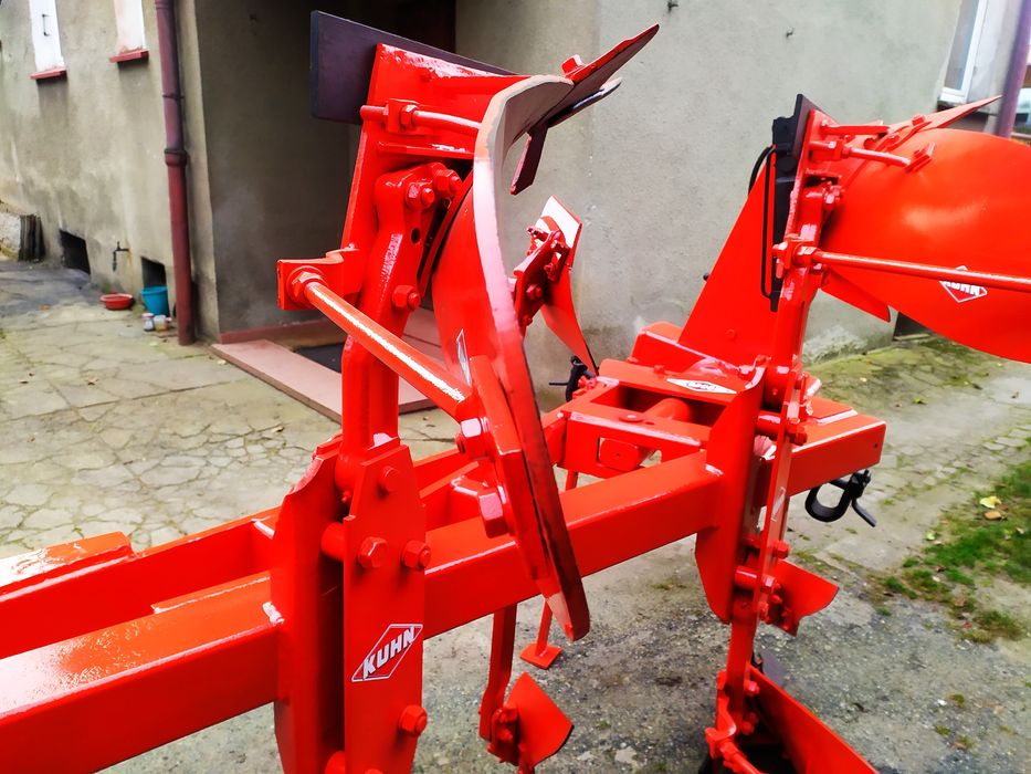 Pług Kuhn 4 skibowy obrotowy