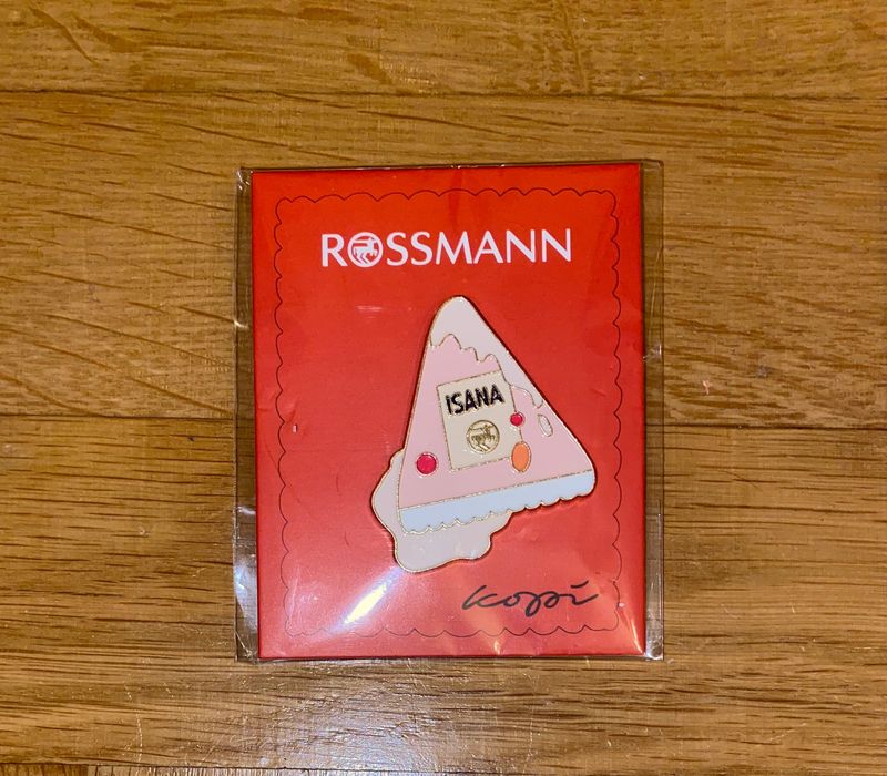 Pin Rossmann maska maseczka Isana broszka