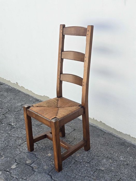 Cadeiras rústicas em madeira maciça de Castanho