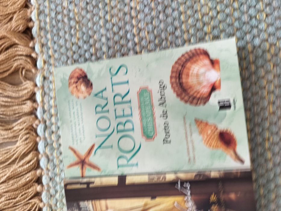 Vendo livros de bolso Nora Roberts