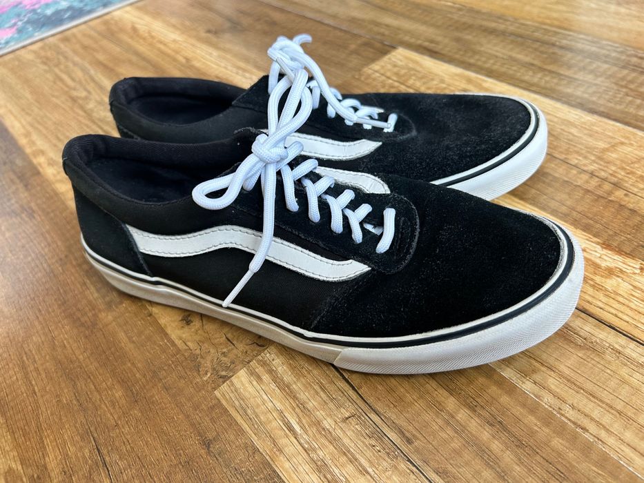 VANS buty unisex r.37 na 23,5 cm skóra zamszowa