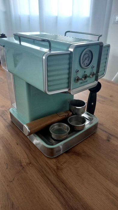 Máquina De Café Cecotec verde - Para Expressos e Cappuccinos