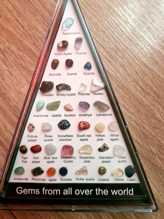 Zestaw minerałów I kamieni