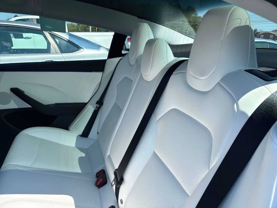 Tesla Model 3 Long Range      2025