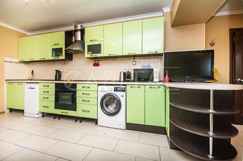 Продаж Фасад! Перший Поверх! Науки 86! Голосіївській Район! 995$ за м²