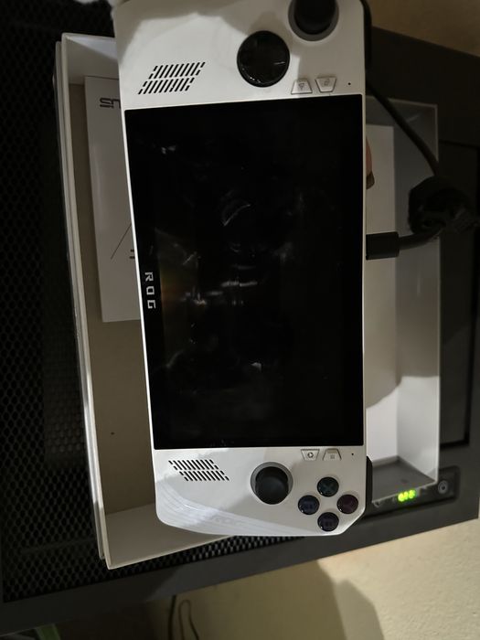 ASUS ROG Ally Ryzen Z1 512GB - Excelente Estado