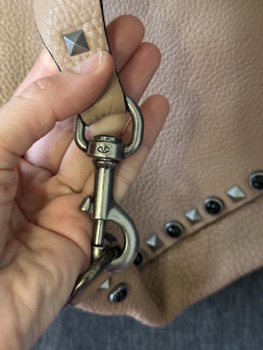 Сумка Valentino Garavani Guitar Rockstud Rose/Tan