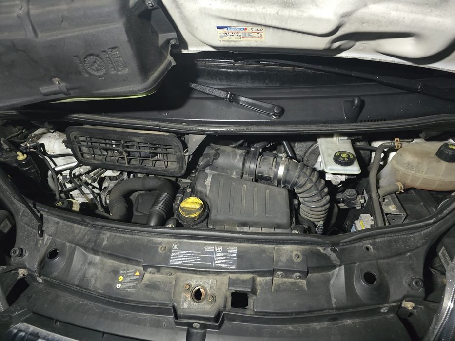 Opel Vivaro 1.9 CDTI – Carrinha de trabalho com grade e escada