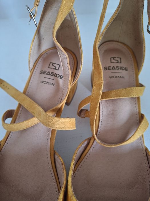 Sandálias de verão com salto