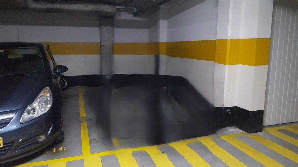 Lugar de garagem - Santa Marinha - Afurada