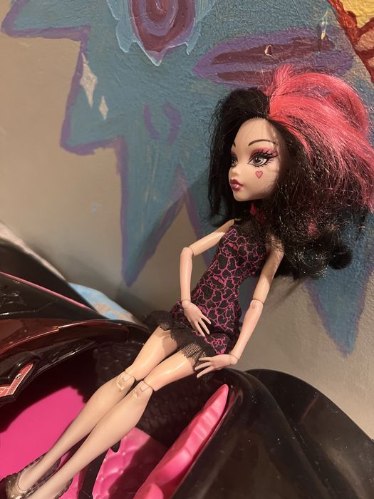 Monster High Draculaura Sweet 1600 z samochodem
