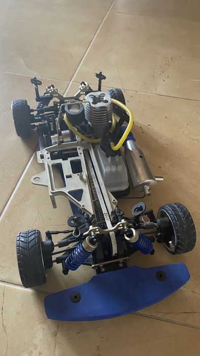 Carro telecomandado a gasolina