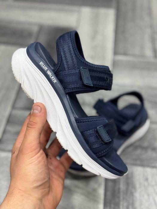 Skechers D’Lux Walker-Adored Days