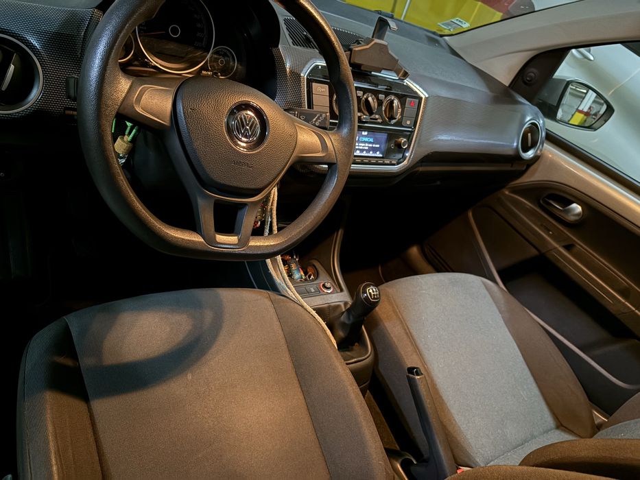 VW Up cinzento 1.0 gasolina