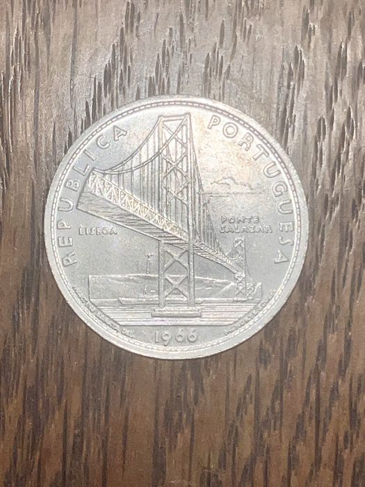 Moeda de 20 escudos ponte salazar 1966