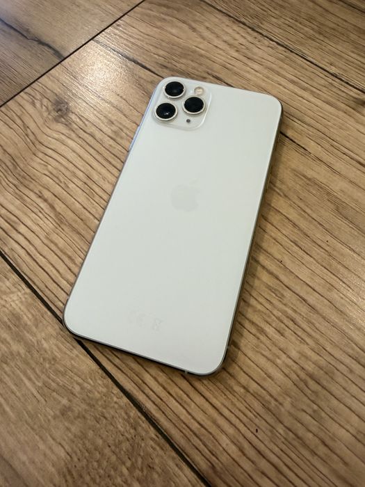 Biały iPhone 11 PRO
