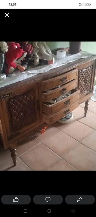 Vendo cristaleira antiga como nova.