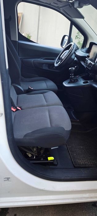 Carrinha Peugeot Partner como nova, pouco  usada,semi nova, longa, caixa estufada