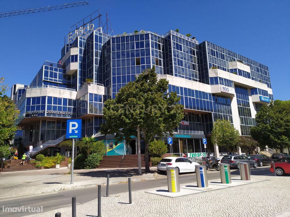 Loja para arrendar em zona privilegiada da Cidade de Leiria - Edifício