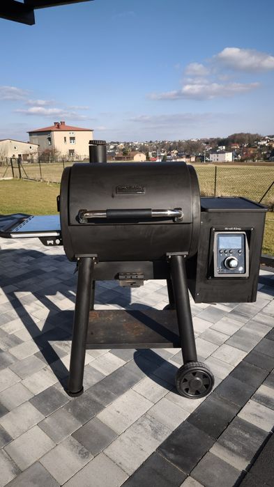Grill, smoker Broil King Regal Pellet 400, żeliwne ruszta, różen