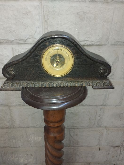 Барометр, метеостанція, годинник