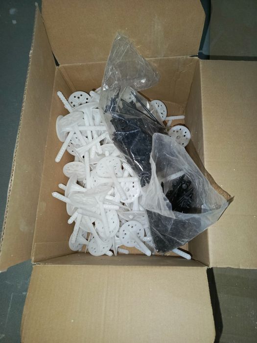 Kołki/ dyble do mocowania styropianuu